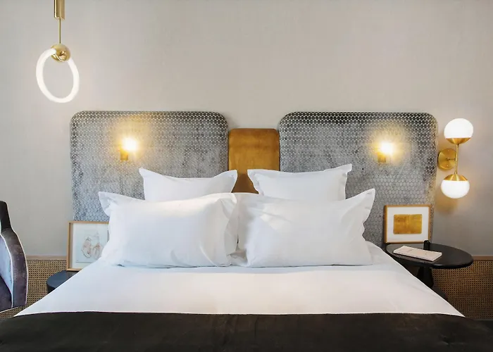 Handsome Hotel By Elegancia